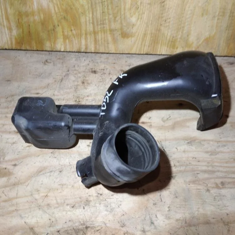 Б.у. воздухозаборник SUZUKI GRAND VITARA JB420 SUZUKI GRAND VITARA JB420 J20A 2006