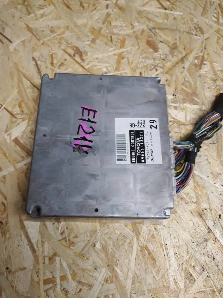 Б.у. блок управления двигателем TOYOTA COROLLA E120 TOYOTA COROLLA E120 2ZZ-GE 2001