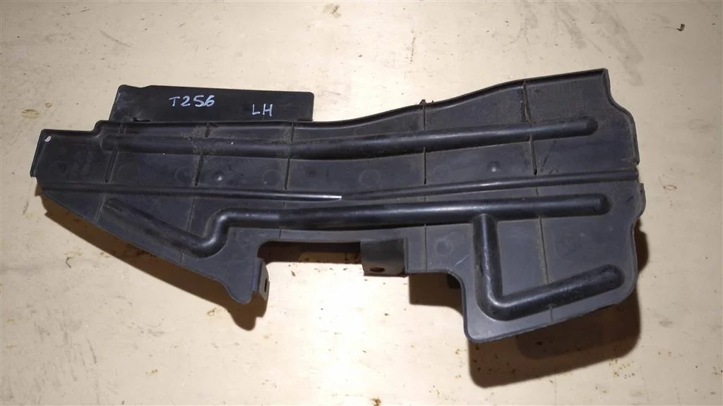 Б.у. дефлектор радиатора TOYOTA AVENSIS AZT250 TOYOTA AVENSIS AZT250 1AZFSE  D4 01.2004