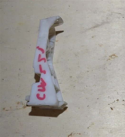 Б.у. кронштейн фары MITSUBISHI OUTLANDER XL CW5W MITSUBISHI OUTLANDER XL CW5W 4B12 2008