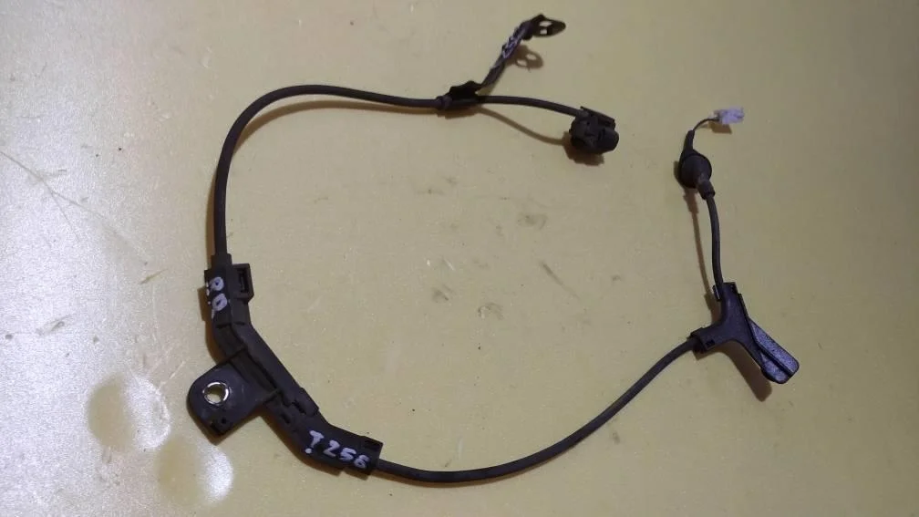 Б.у. провод абс TOYOTA AVENSIS AZT250 TOYOTA AVENSIS AZT250 1AZFSE  D4 01.2004