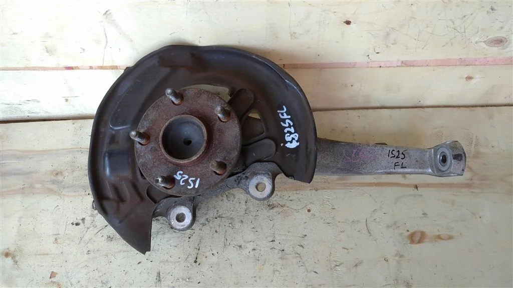 Б.у. кулак поворотный LEXUS IS250 GSE20 LEXUS IS250 GSE20 4GRFSE 2006