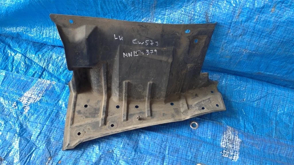 Б.у. пыльник двигателя MITSUBISHI OUTLANDER XL CW5W MITSUBISHI OUTLANDER XL CW5W 4B12 2006