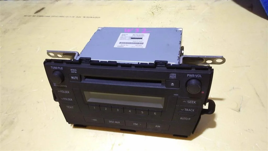 Б.у. магнитола (праворуль) TOYOTA PRIUS ZVW30 TOYOTA PRIUS ZVW30 2ZR-FXE 2010