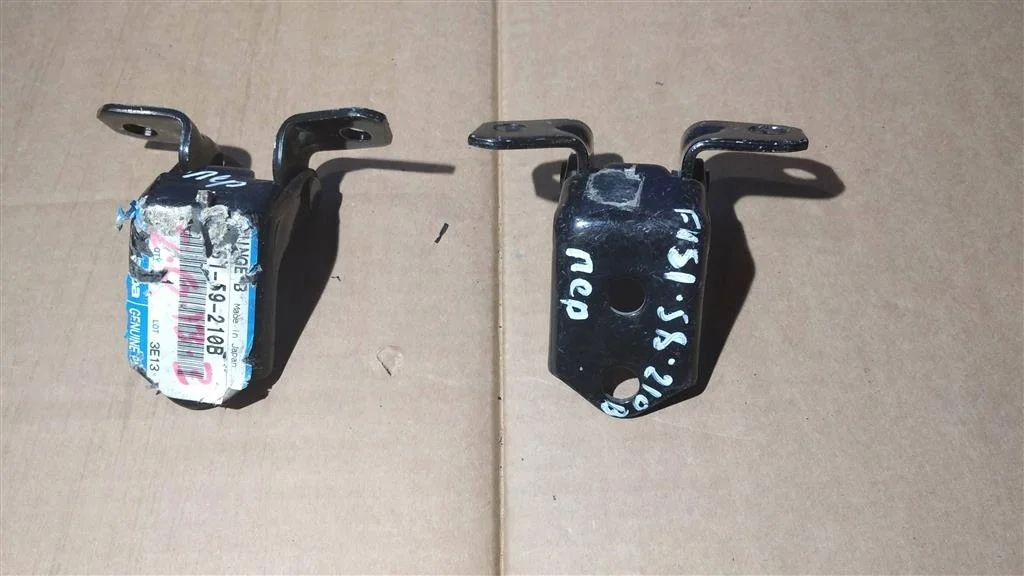 Б.у. петля двери MAZDA CX7 ER8 MAZDA CX7 ER8 L3 2007