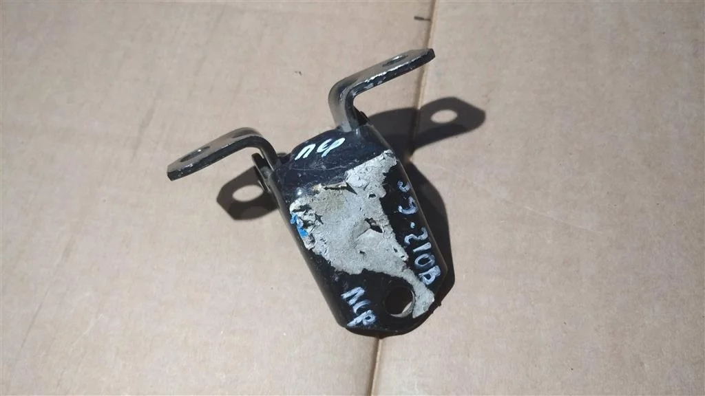 Б.у. петля двери MAZDA CX7 ER8 MAZDA CX7 ER8 L3 2007