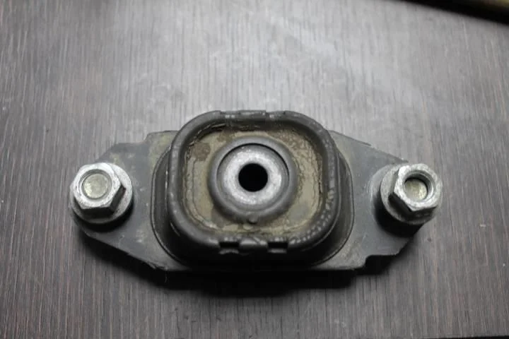 Б.у. опора двигателя NISSAN JUKE F15E NISSAN JUKE F15E HR16 2015