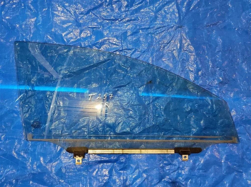 Б.у. стекло двери TOYOTA AVENSIS AZT250 TOYOTA AVENSIS AZT250 1AZ