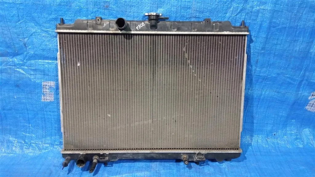 Б.у. радиатор охлаждения NISSAN X-TRAIL T30 NISSAN X-TRAIL T30 QR20 2004
