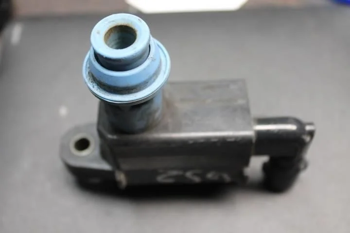 Б.у. катушка зажигания LEXUS GS300 JZS160 LEXUS GS300 JZS160 3.0L 2001