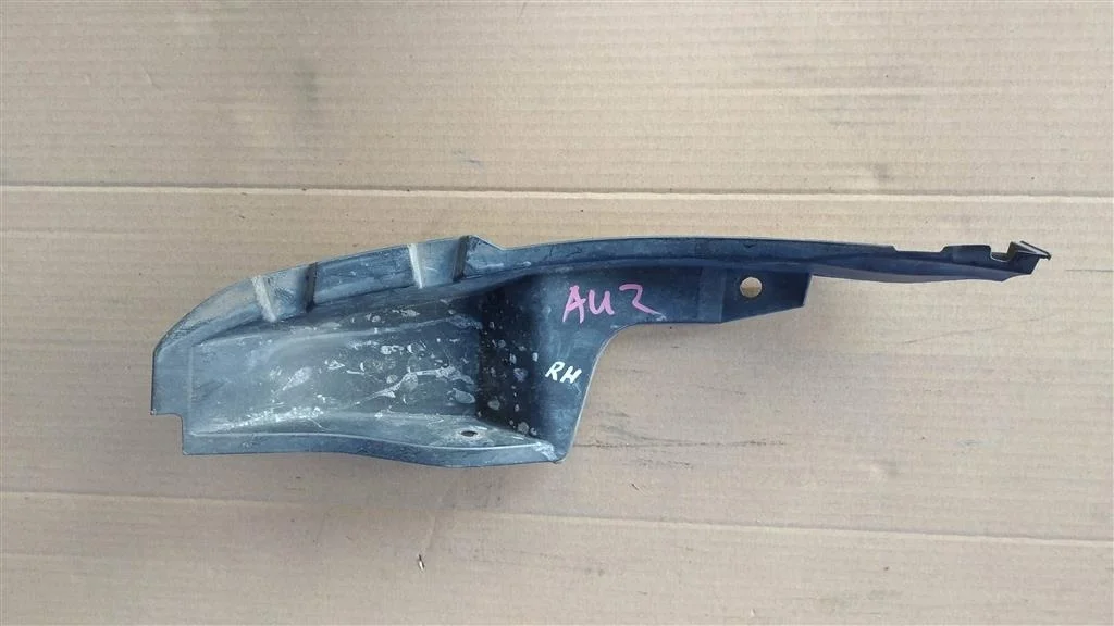 Б.у. пыльник бампера TOYOTA AURIS ZRE150 TOYOTA AURIS ZRE150 2ZR