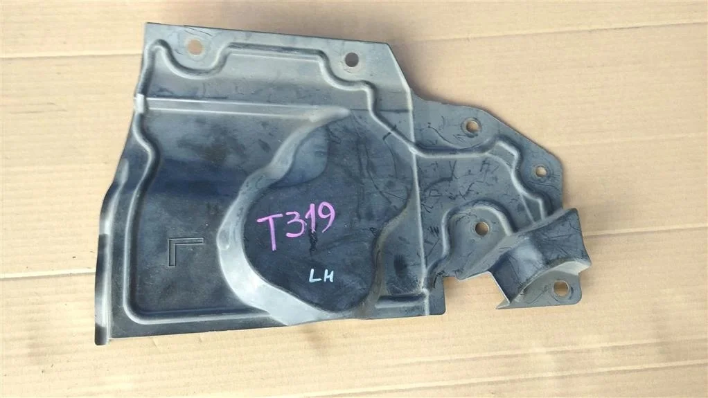 Б.у. пыльник двигателя NISSAN X-TRAIL T31 NISSAN X-TRAIL T31 QR25 2007