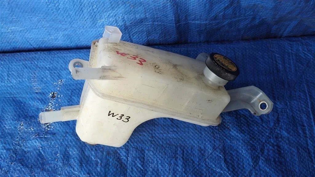 Б.у. бачок расширительный TOYOTA PRIUS ZVW30 TOYOTA PRIUS ZVW30 2ZRFXE 2010