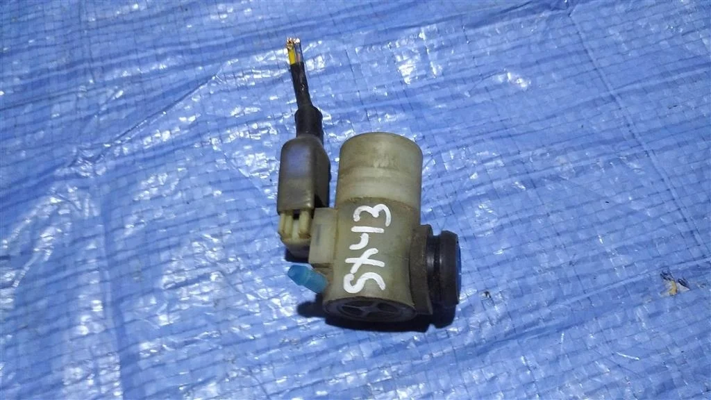 Б.у. насос омывателя SUZUKI SX4 YA11S SUZUKI SX4 YA11S M15A 2007