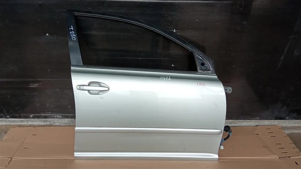 Б.у. дверь TOYOTA AVENSIS AZT251 TOYOTA AVENSIS AZT251 2AZ 2007