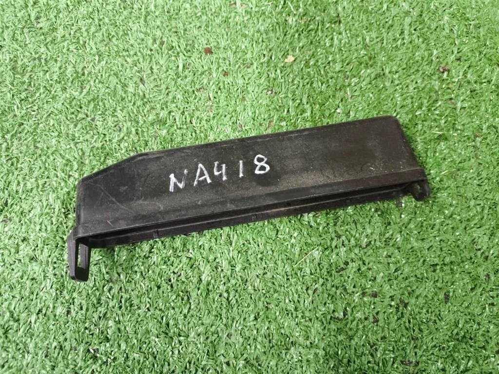 Б.у. крышка блока предохранителей MITSUBISHI GRANDIS NA4W MITSUBISHI GRANDIS NA4W 4G69 2004