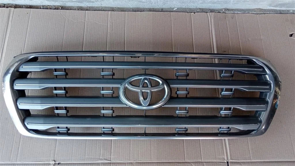 Б.у. решетка радиатора TOYOTA LAND CRUISER J200 TOYOTA LAND CRUISER J200  2008