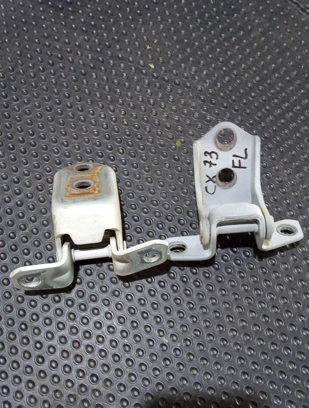 Б.у. петля двери MAZDA CX7 ER8 MAZDA CX7 ER8 L3