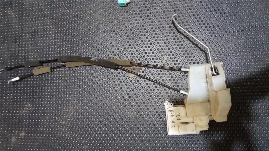 Б.у. замок двери  (праворуль) MAZDA CX7 ER8 MAZDA CX7 ER8 L3