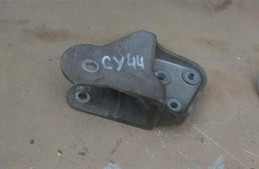 Б.у. кронштейн опоры двигателя MITSUBISHI LANCER CY4A MITSUBISHI LANCER CY4A 4B11