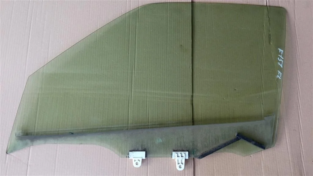 Б.у. стекло двери NISSAN JUKE F15E NISSAN JUKE F15E HR15 2013