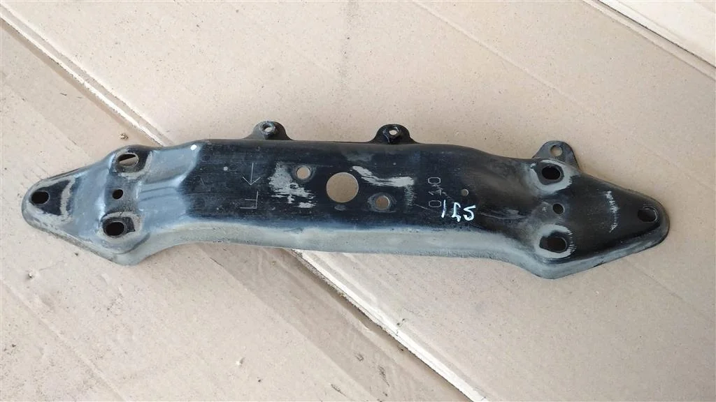 Б.у. балка под кпп SUBARU FORESTER S13 SUBARU FORESTER S13 FB25 2015