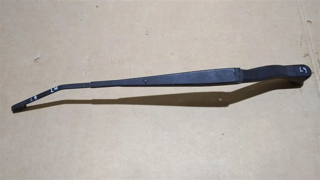 Б.у. поводок стеклоочистителя MITSUBISHI LANCER CS3A MITSUBISHI LANCER CS3A 1.6 2000-2011