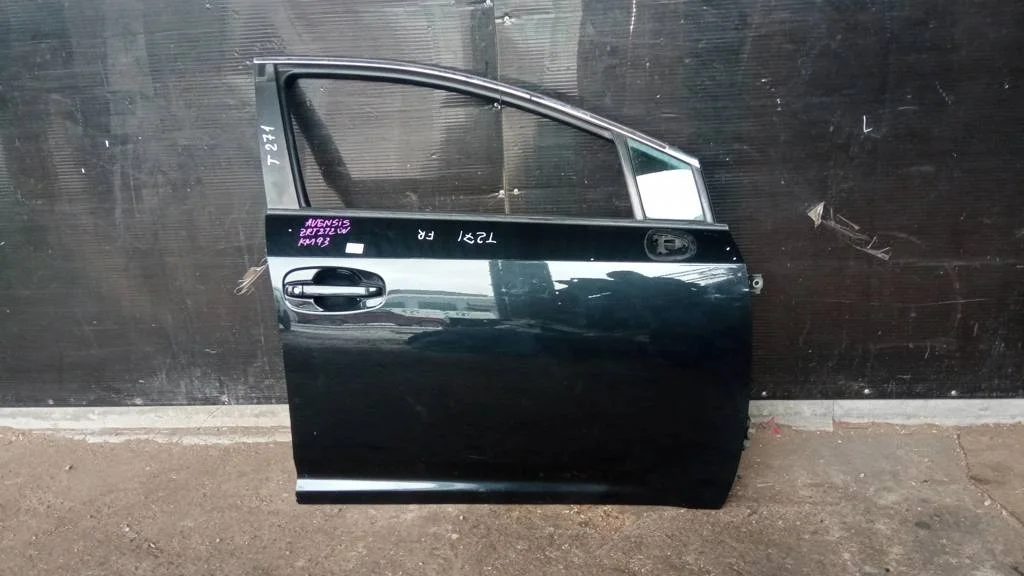 Б.у. дверь TOYOTA AVENSIS ZRT270 TOYOTA AVENSIS ZRT270 3ZRFAE 2011