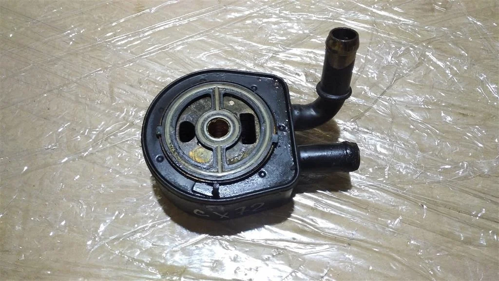 Б.у. радиатор масляный MAZDA CX7 ER8 MAZDA CX7 ER8 L3