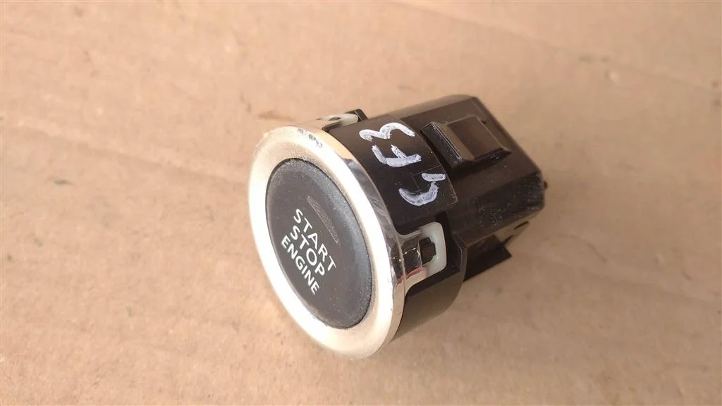 Б.у. кнопка запуска двигателя MITSUBISHI OUTLANDER GF3W MITSUBISHI OUTLANDER GF3W 4B11 2015