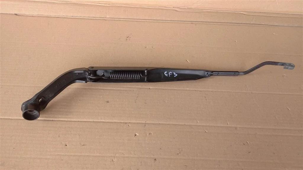 Б.у. поводок стеклоочистителя MITSUBISHI OUTLANDER GF3W MITSUBISHI OUTLANDER GF3W 4B11 2015