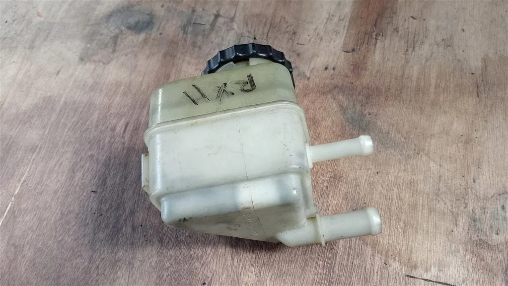 Б.у. бачок гидроусилителя LEXUS RX300 MCU15 LEXUS RX300 MCU15 1MZ 2001