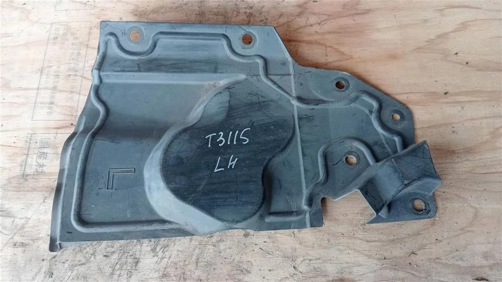 Б.у. пыльник двигателя NISSAN X-TRAIL T31 NISSAN X-TRAIL T31 QR25 2009