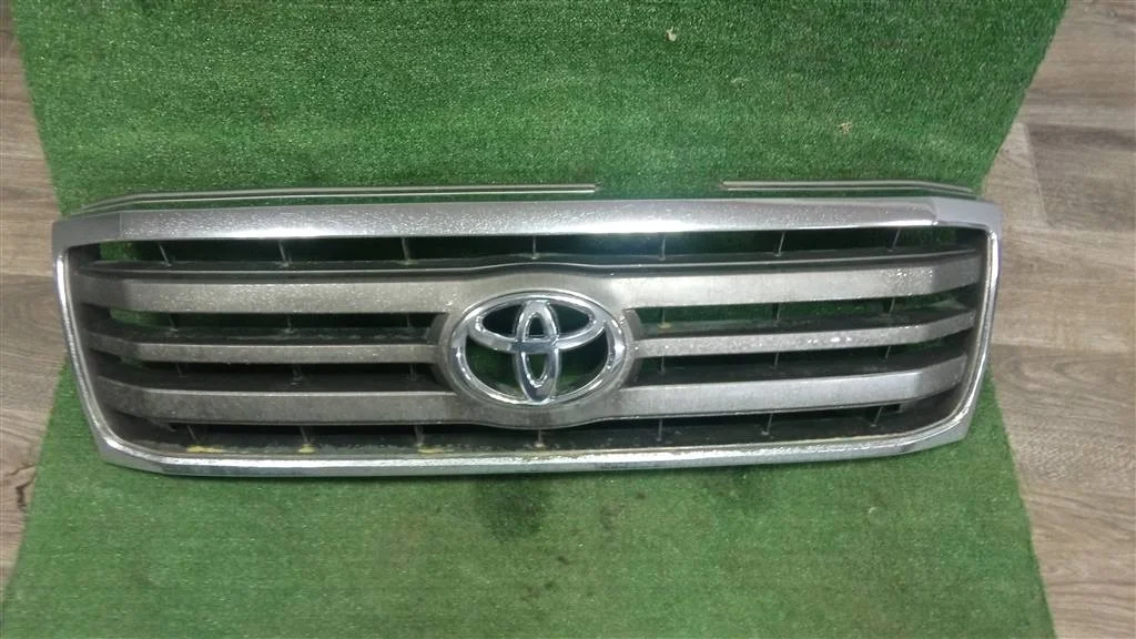 Б.у. решетка радиатора TOYOTA LAND CRUISER J100 TOYOTA LAND CRUISER J100 2UZ 2003