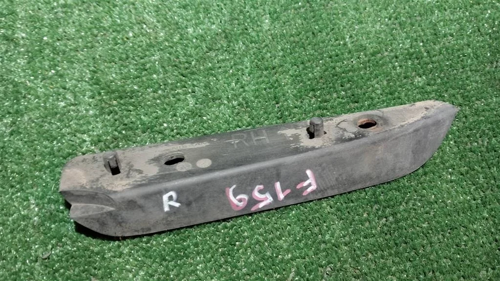 Б.у. брызговик на бампер NISSAN JUKE F15E NISSAN JUKE F15E HR16 2010