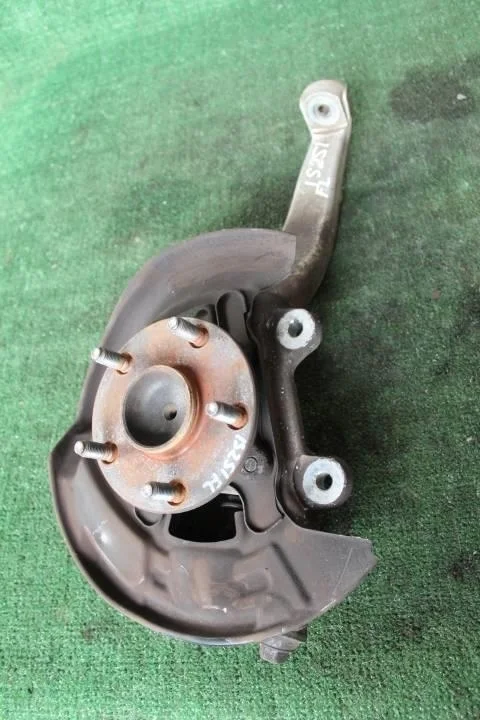 Б.у. кулак поворотный LEXUS IS250 GSE20 LEXUS IS250 GSE20 4GRFSE 2006