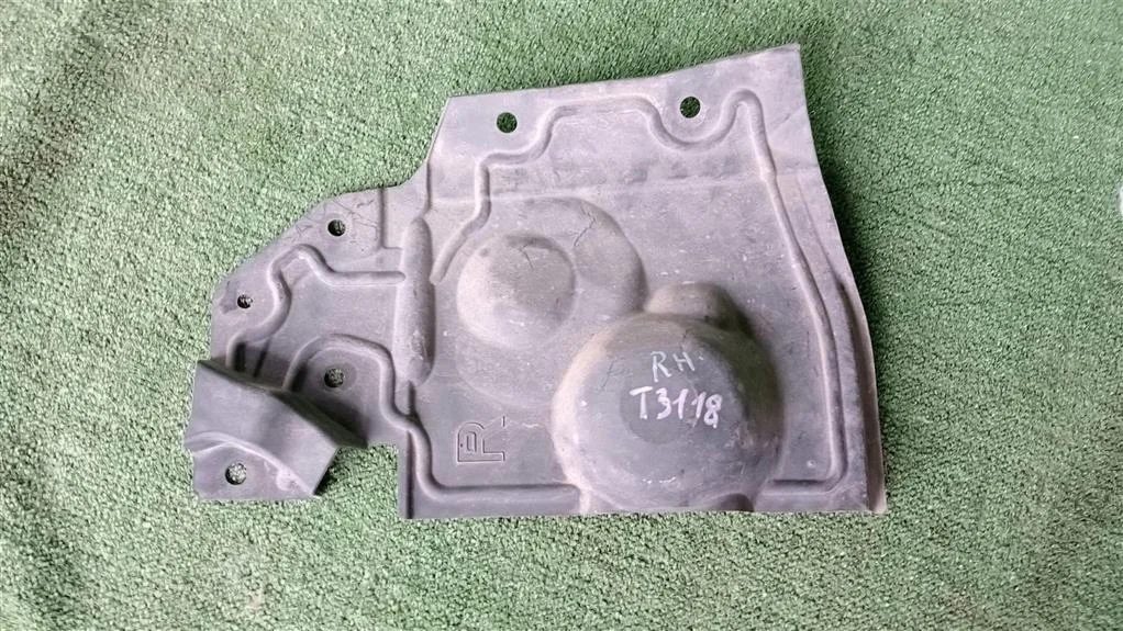 Б.у. пыльник двигателя NISSAN X-TRAIL T31 NISSAN X-TRAIL T31 MR20 2008