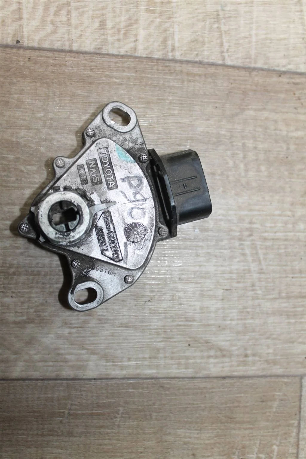 Б.у. датчик положения селектора кпп TOYOTA VITZ SCP90 TOYOTA VITZ SCP90 2SZ 2005