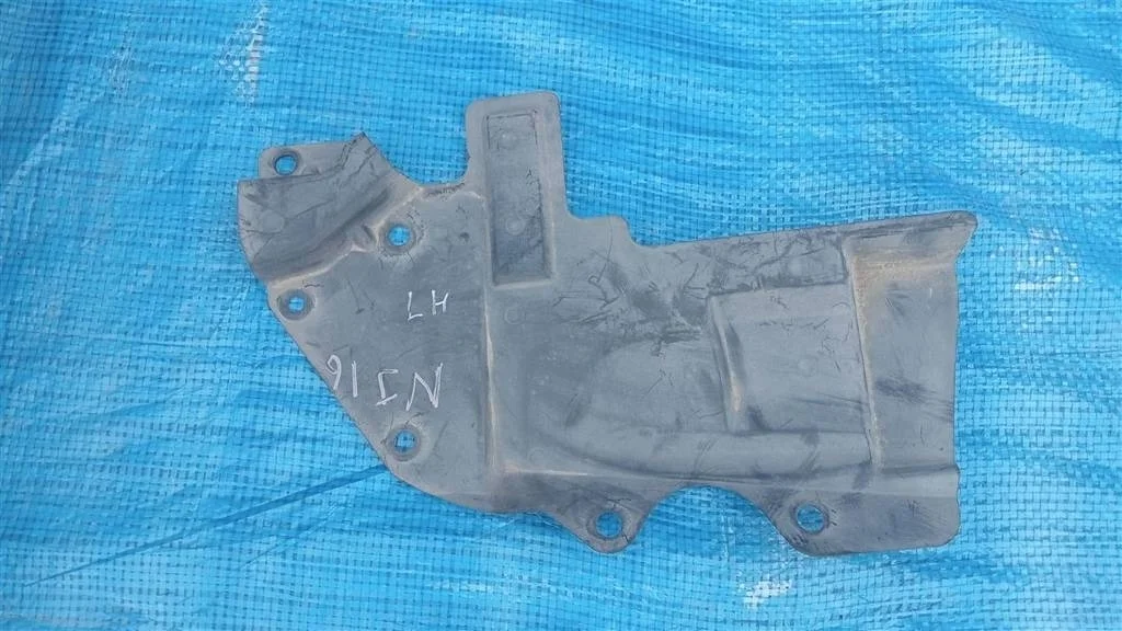 Б.у. пыльник двигателя NISSAN QASHQAI J10 NISSAN QASHQAI J10 2.0 2007