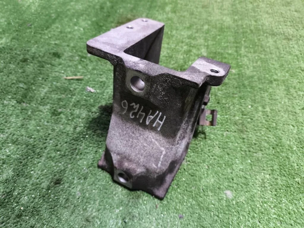 Б.у. кронштейн опоры двигателя MITSUBISHI GRANDIS NA4W MITSUBISHI GRANDIS NA4W 2.4 2003