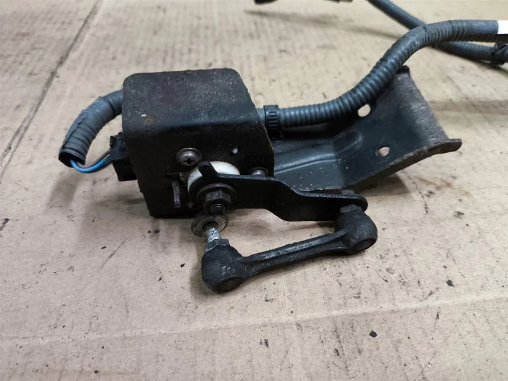 Б.у. датчик дорожного просвета SUZUKI SX4 YA41S SUZUKI SX4 YA41S 2.0 2007