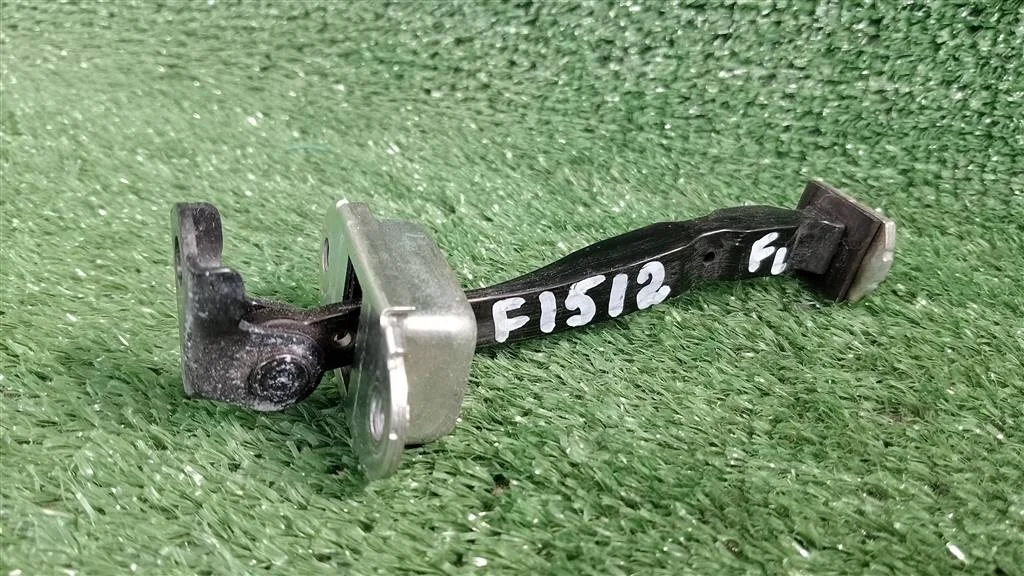 Б.у. ограничитель двери NISSAN JUKE F15E NISSAN JUKE F15E 1.6 2012