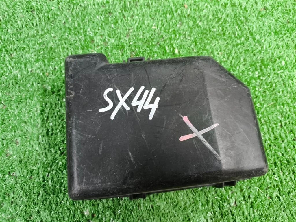 Б.у. крышка блока предохранителей SUZUKI SX4 YA11S SUZUKI SX4 YA11S M16A 2008
