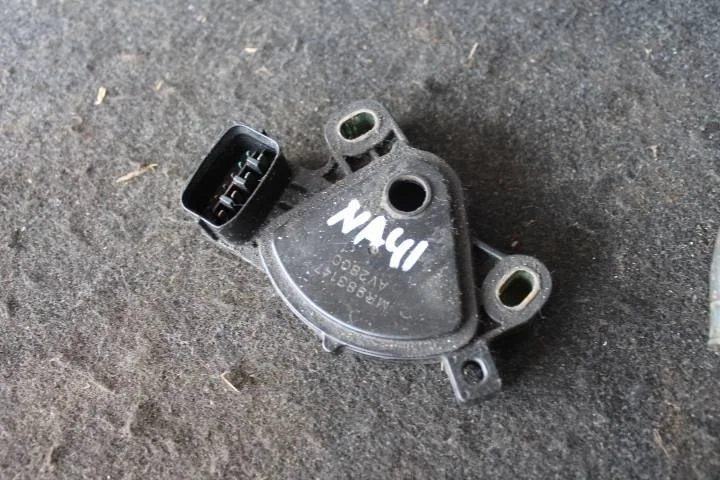 Б.у. датчик положения селектора кпп MITSUBISHI GRANDIS NA4W MITSUBISHI GRANDIS NA4W 4G69 2003