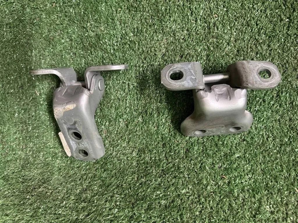 Б.у. петля двери LEXUS IS250 GSE20 LEXUS IS250 GSE20 4GRFSE 2006