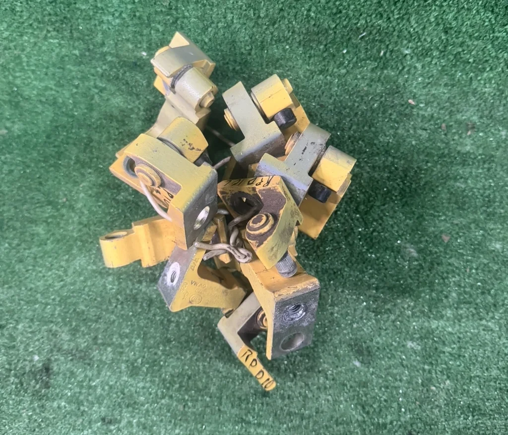 Б.у. петля двери SKODA RAPID SKODA RAPID  CWVB