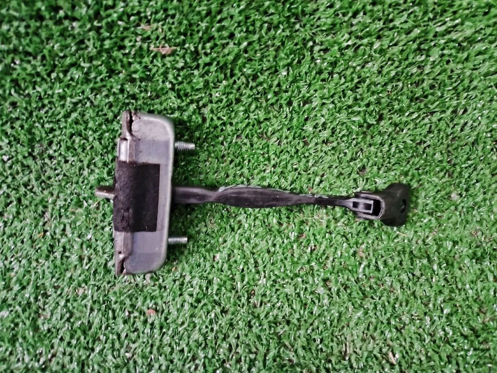 Б.у. ограничитель двери TOYOTA CAMRY V50 ASV50 TOYOTA CAMRY V50 ASV50 2.5 2016