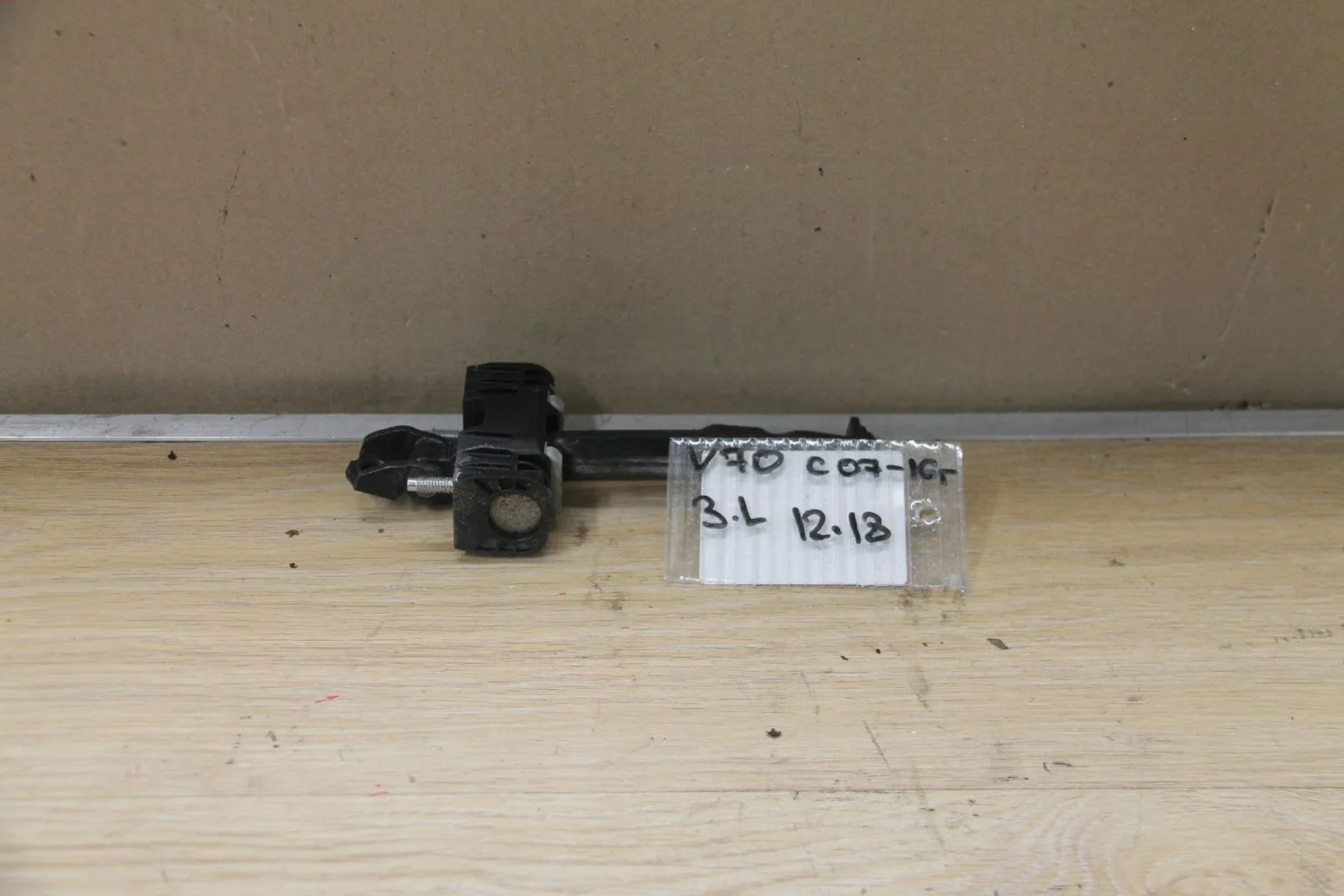 Ограничитель двери задней левой для Volvo XC70 Cross Country 2007-2016