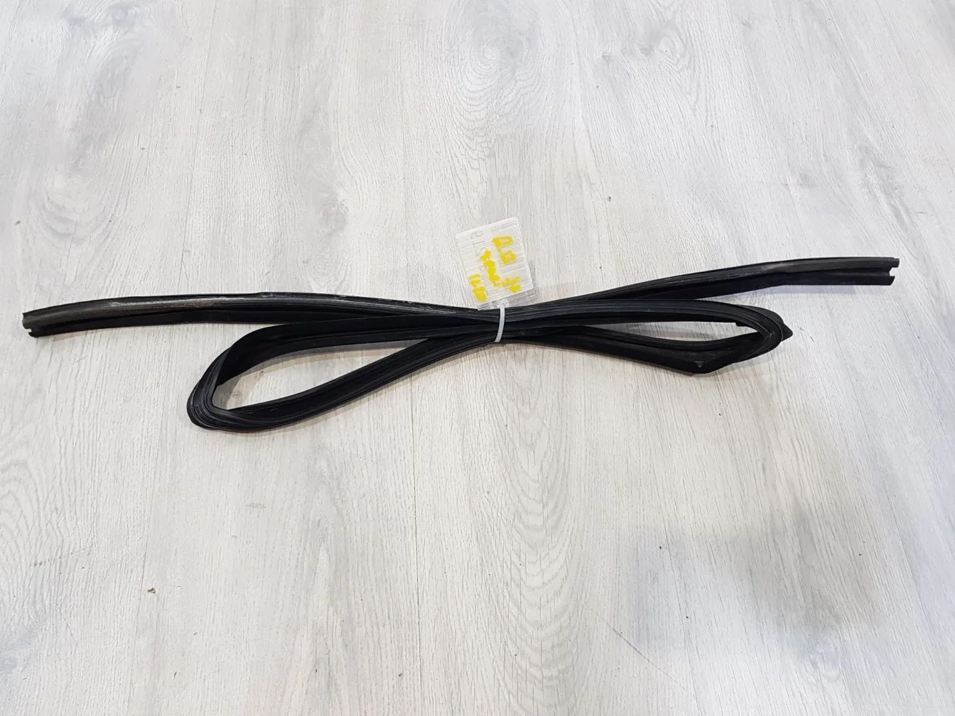 Уплотнитель стекла двери задний правый для Land Rover Range Rover Sport 2005-2012