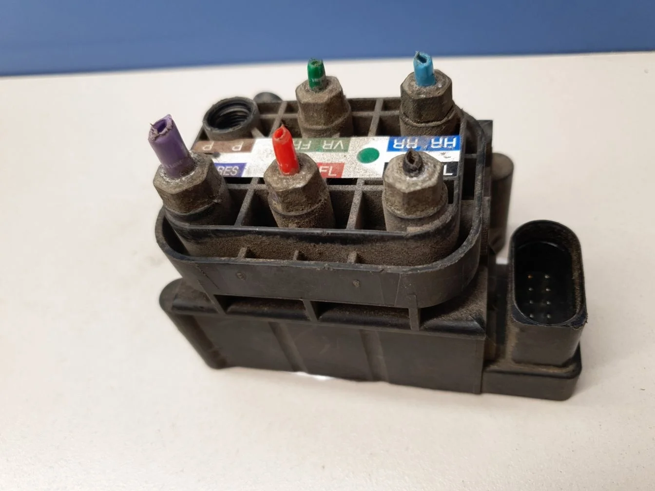 Блок клапанов для Audi A8 S8 D4 2010-2017